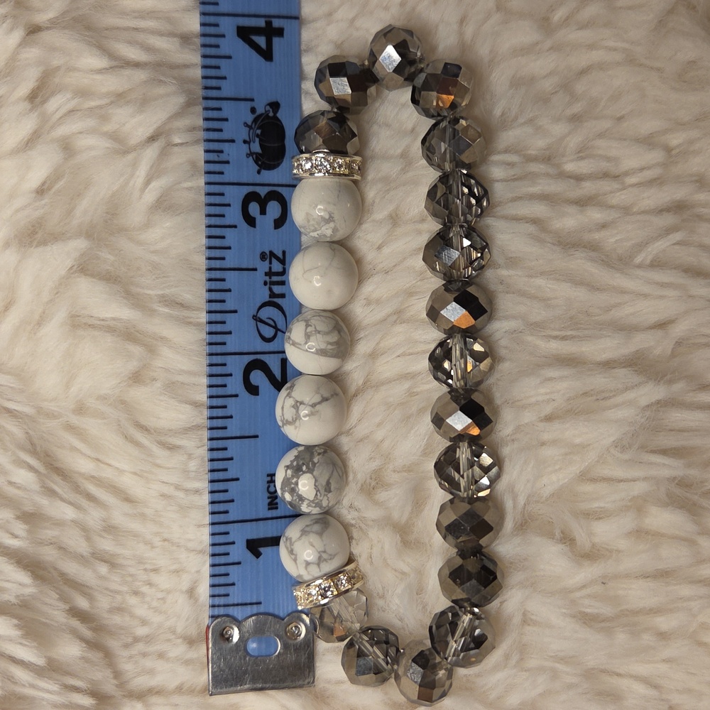 Marbled Beaded Bracelet with Silver Accents - Picture 4 of 4